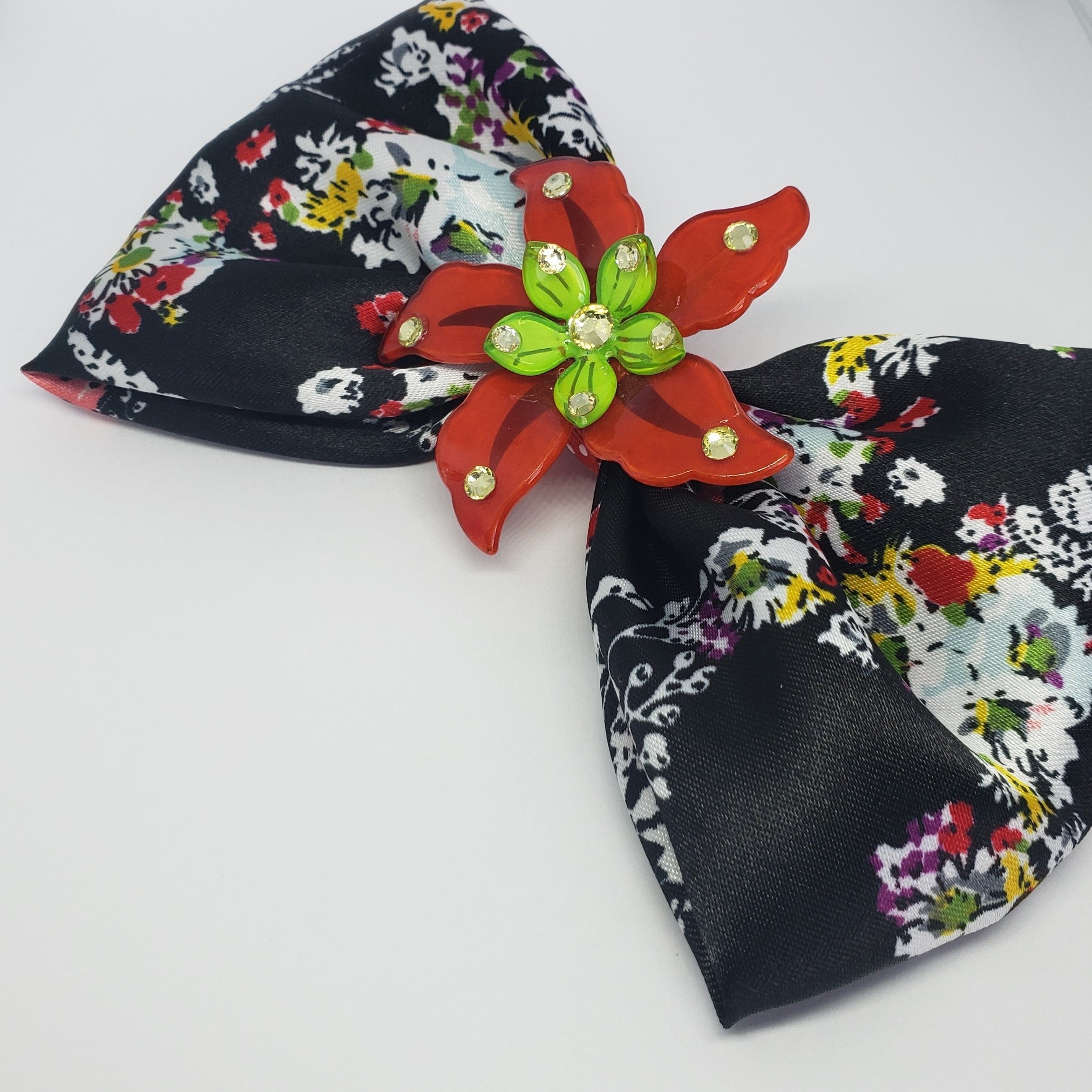 Mila Holiday Flower Party Bow